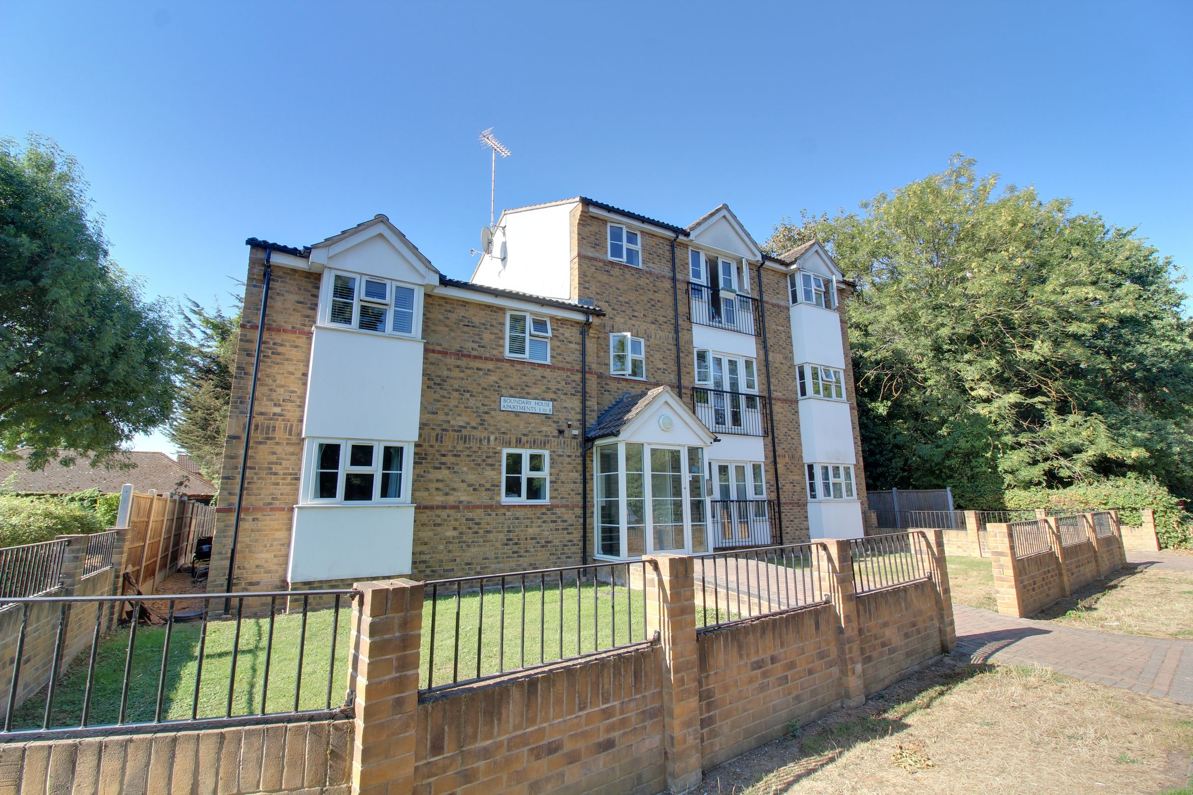 2 bed flat to rent in Burnt Mills Road, Pitsea, Basildon SS13 Zoopla