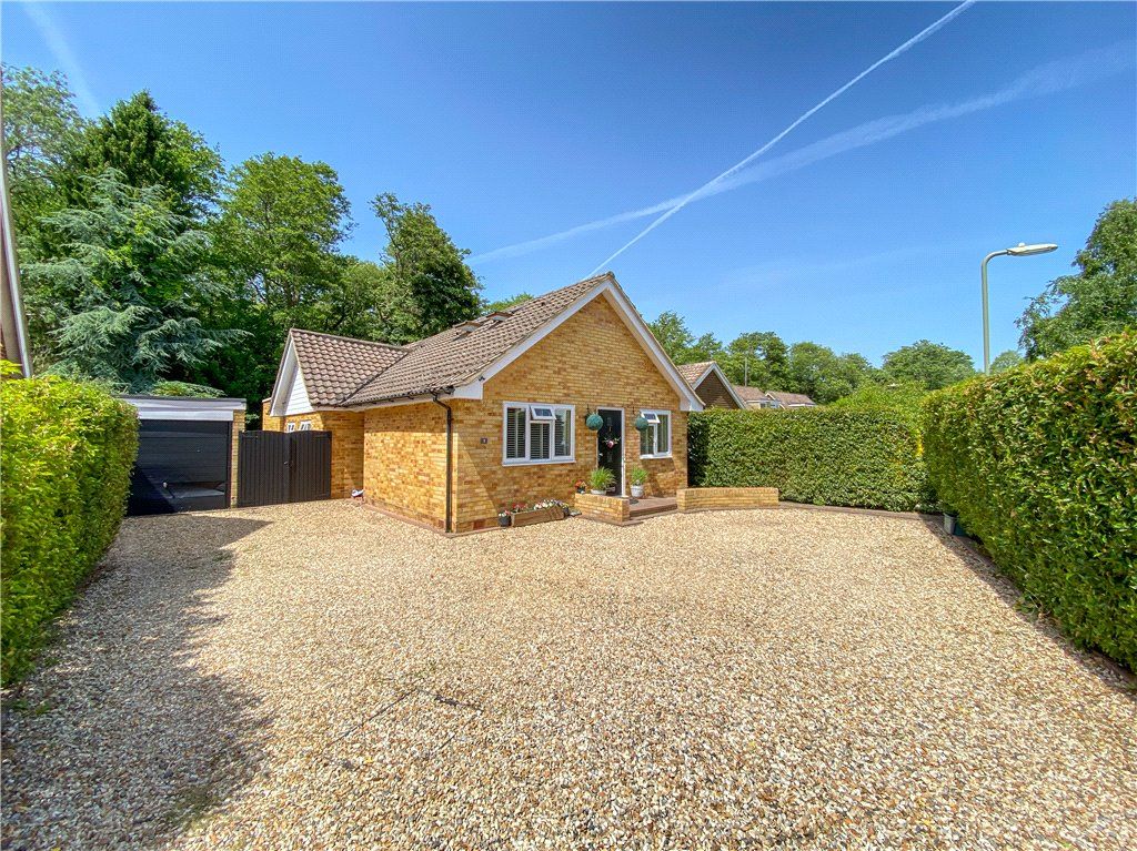 4 bed bungalow for sale in Brookly Gardens, Fleet, Hampshire GU51 Zoopla