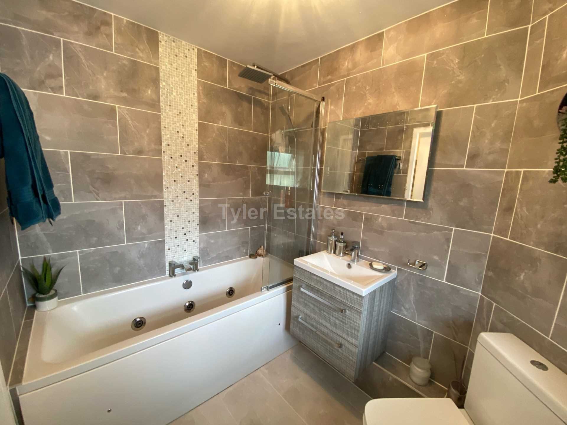 1 bed flat for sale in Crouch Street, Noak Bridge SS15 Zoopla