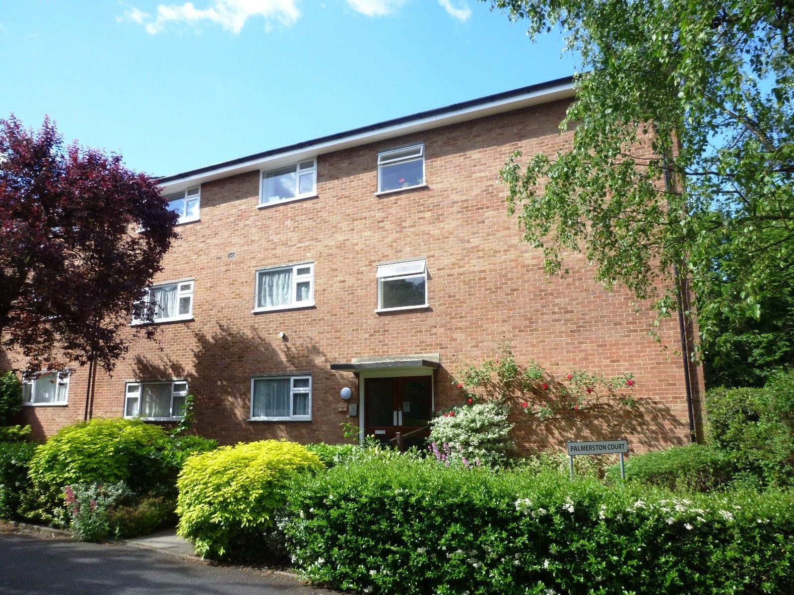 2 bed flat to rent in Palmerston Court, Lovelace Gardens, Surbiton KT6