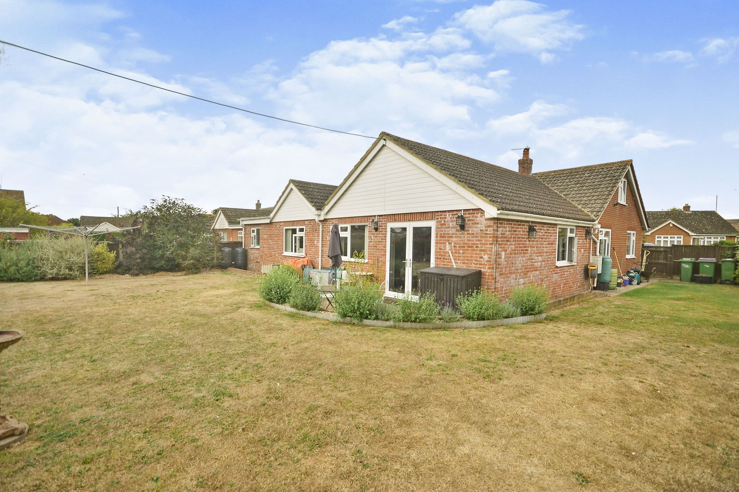 3 bed bungalow for sale in Broadlands Crescent, New Romney, Kent TN28