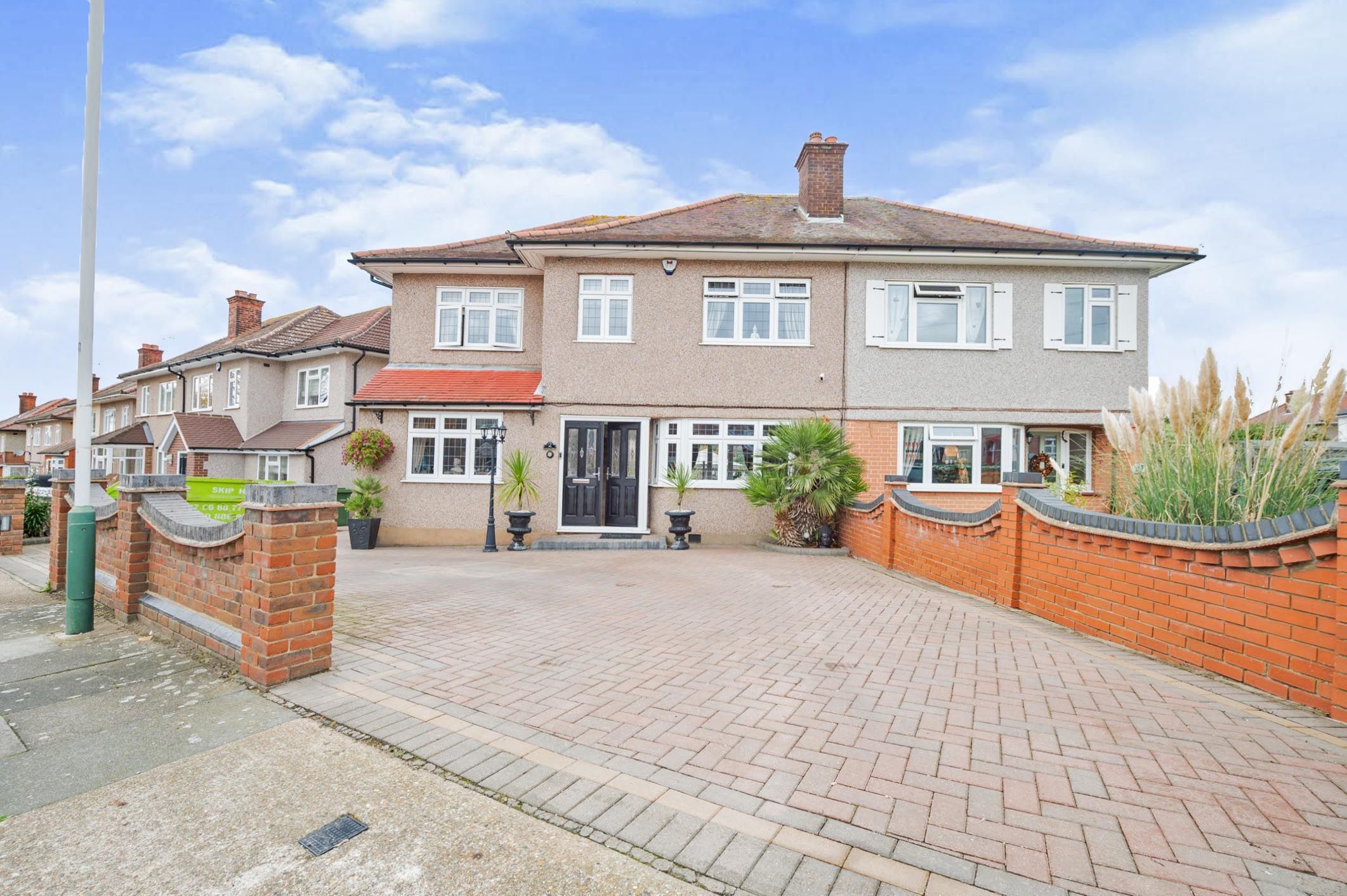 4 bed semidetached house for sale in Dominion Drive, Collier Row