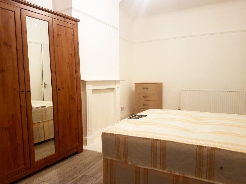 Room to rent in Newark Street, Whitechapel, London E1 Zoopla