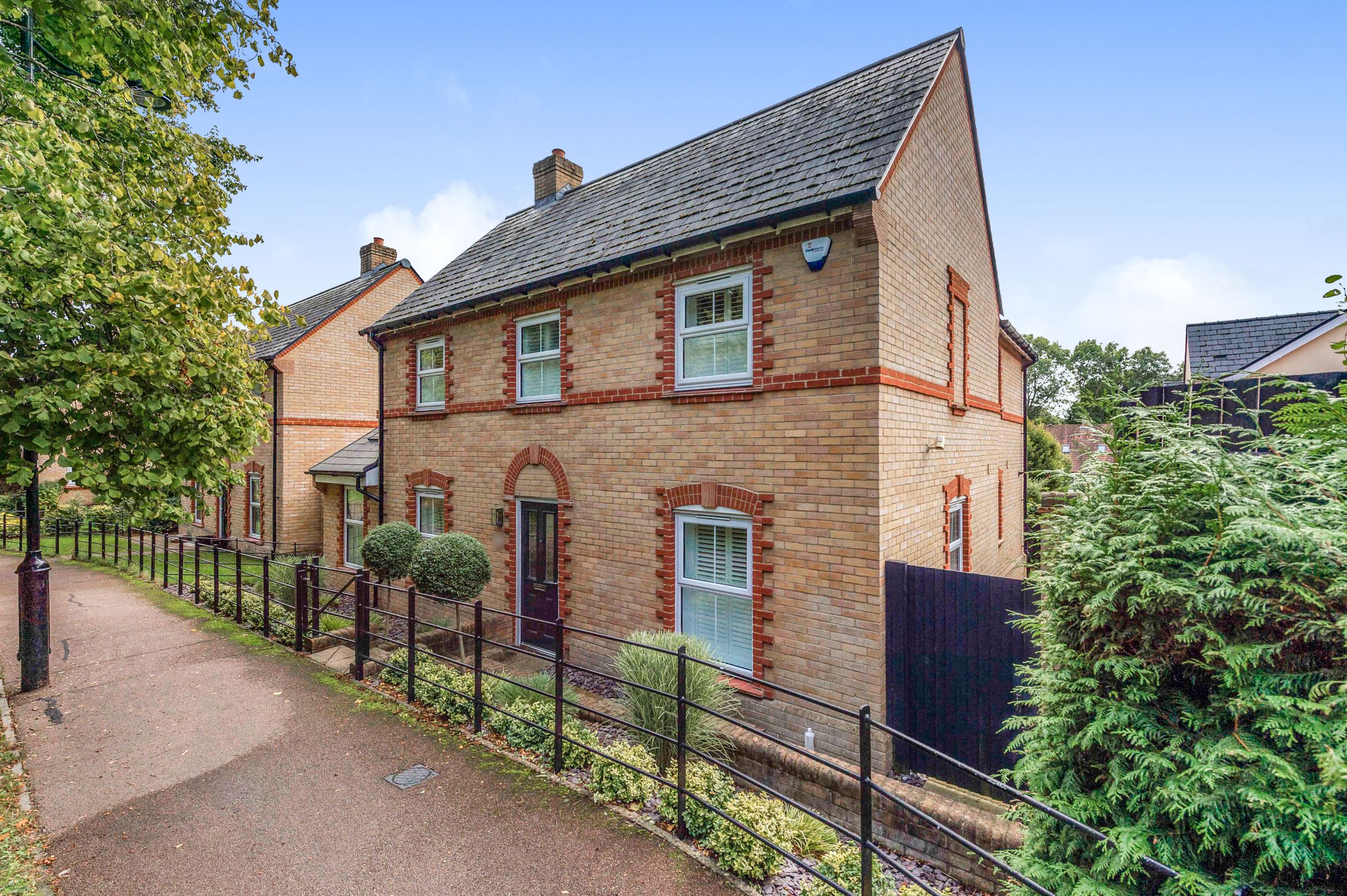 4 bed detached house for sale in Phoenix Walk, Hemel Hempstead HP2 Zoopla