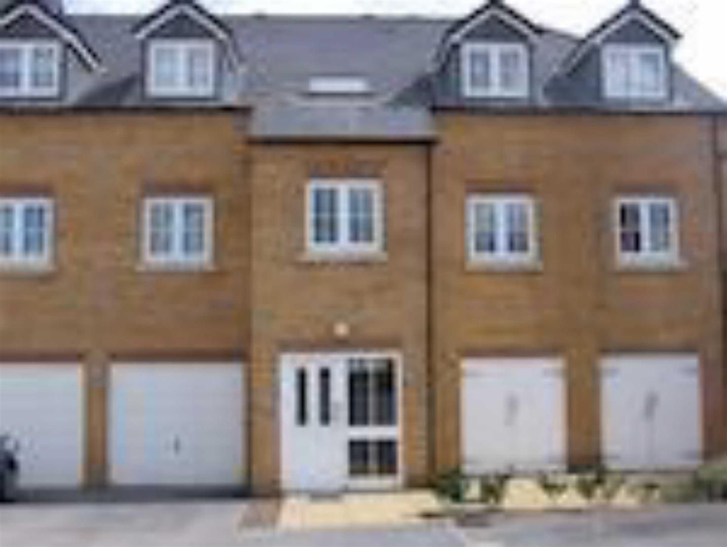 2 bed flat to rent in Broadlands View, Pudsey LS28 Zoopla