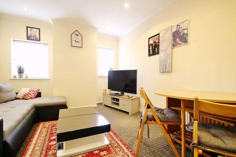 2 bed flat for sale in Bath Street, Rugby CV21 Zoopla