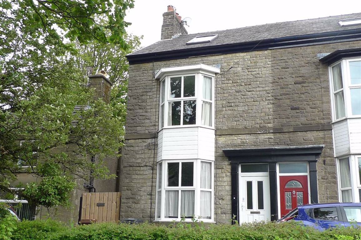 4 bed semidetached house for sale in Fairfield Road, Buxton