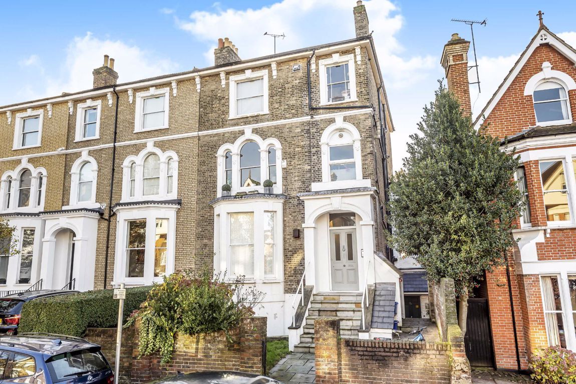 2 bed flat for sale in Montague Road, Richmond TW10 Zoopla