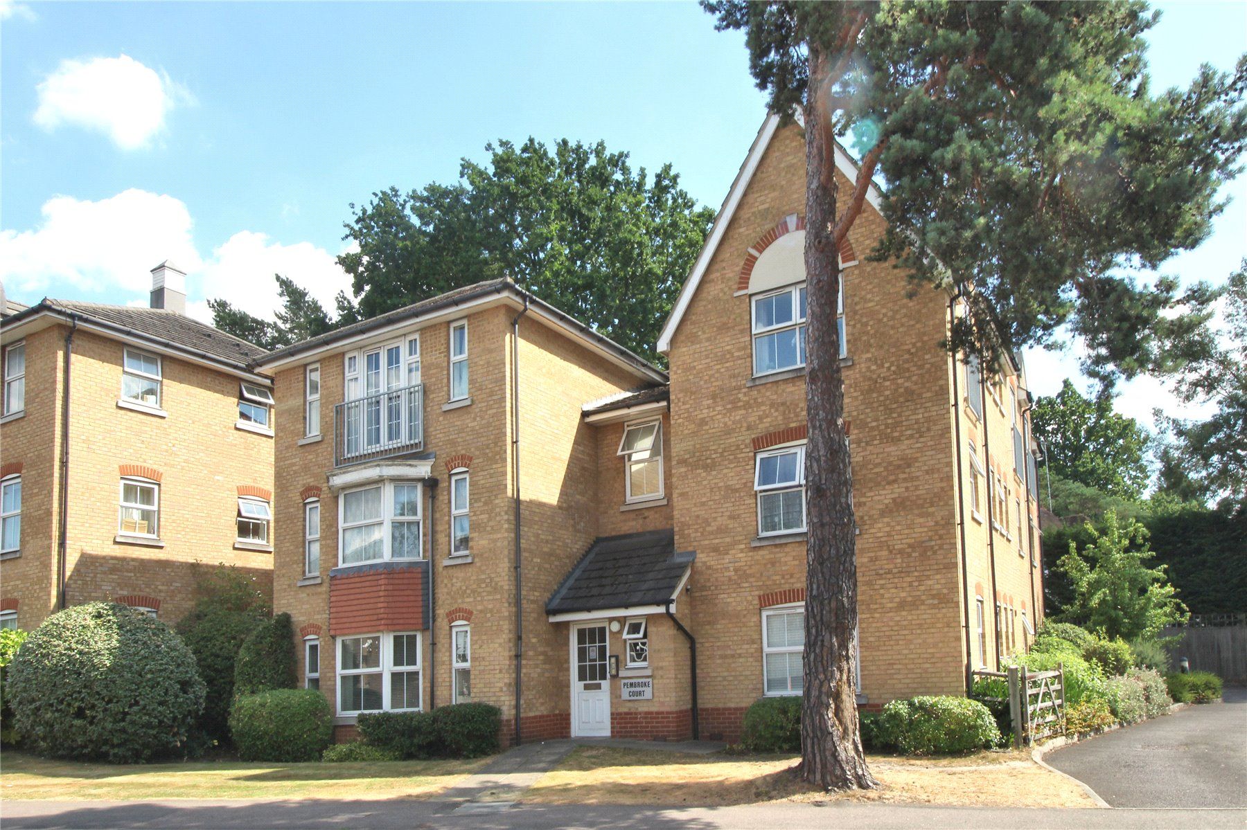 2 bed flat for sale in Oriental Road, Woking, Surrey GU22 Zoopla
