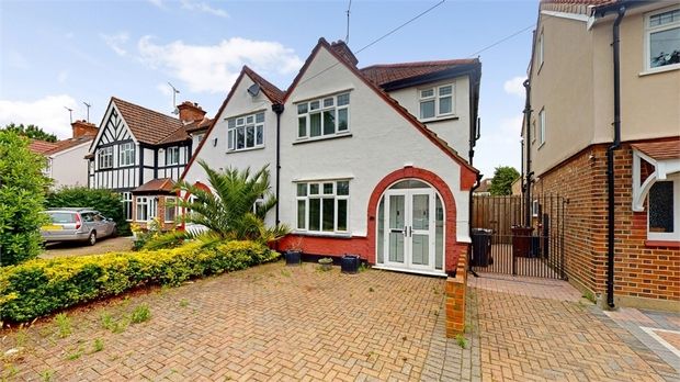 Woodland Gardens, Isleworth, Middlesex TW7  