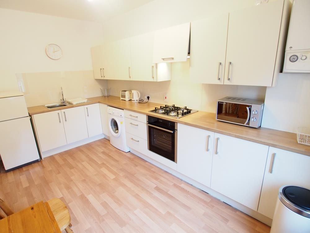 2 bed flat to rent in Street, Left AB25 Zoopla