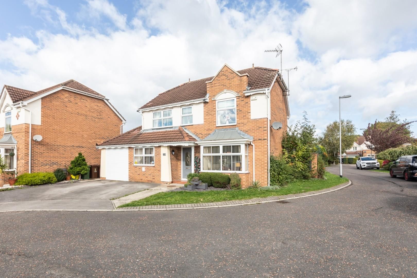 4 bed property for sale in Valley Court, Whitwood, Castleford WF10 Zoopla