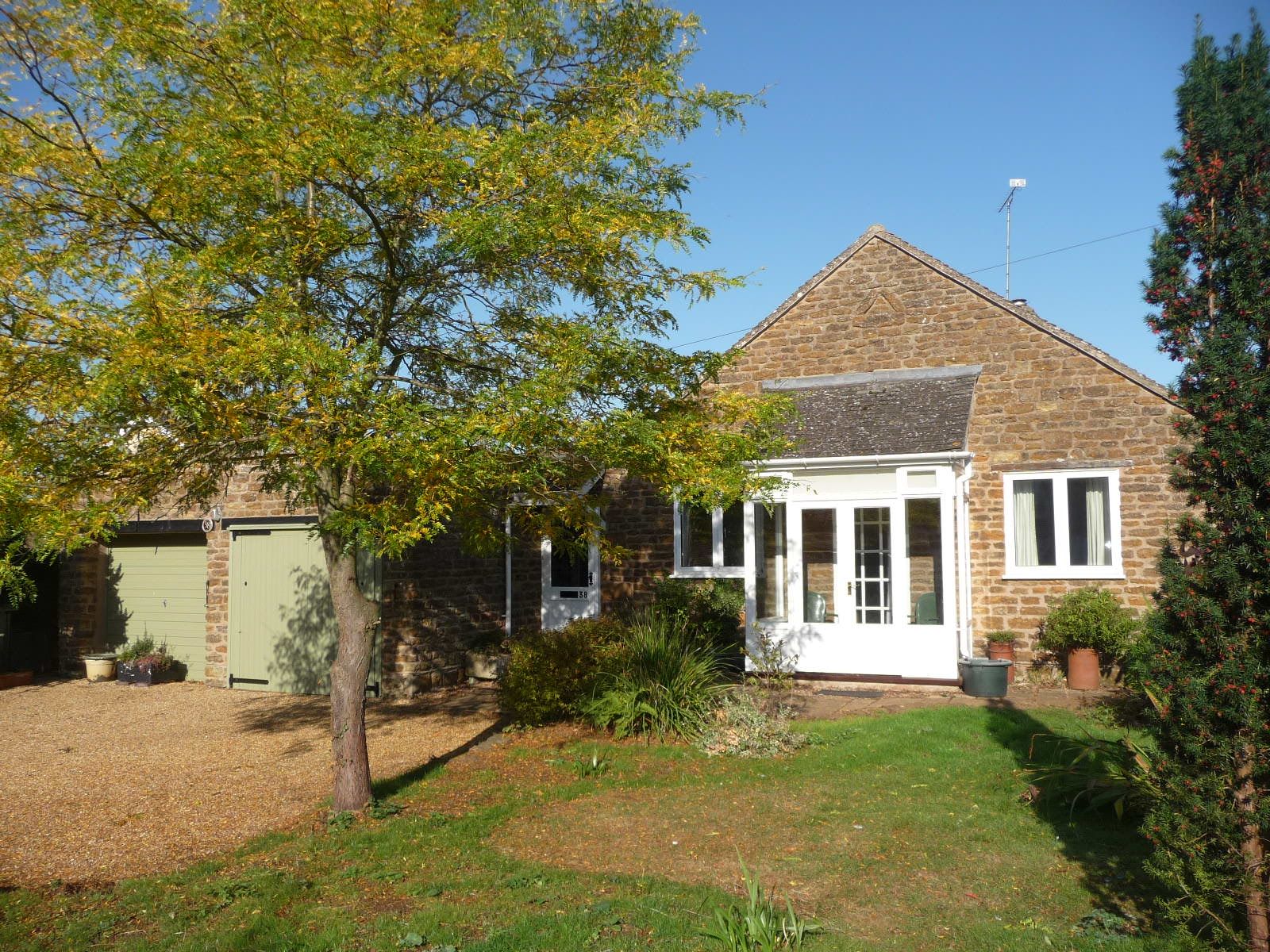 2 bed bungalow to rent in Bell Lane, Byfield, Northants NN11 Zoopla
