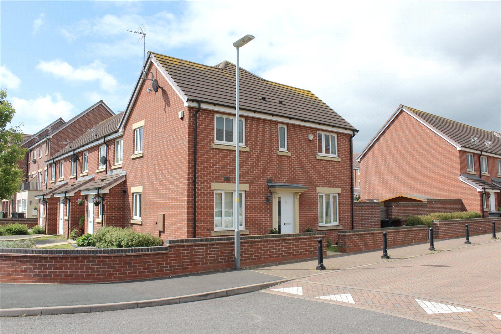 3 bed terraced house to rent in Greenock Crescent, Lanesfield