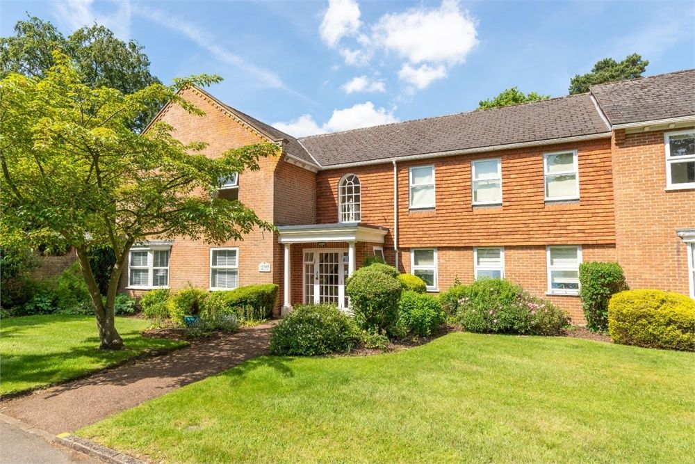 Hall Place Drive, Weybridge, Surrey KT13  