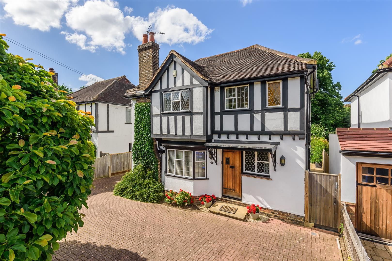 4 bed detached house for sale in Woodcote Close, Epsom KT18 Zoopla