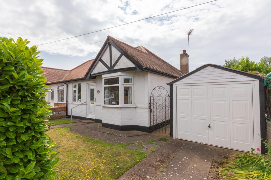 2 bed semidetached bungalow for sale in Dulwich Road, HollandOnSea