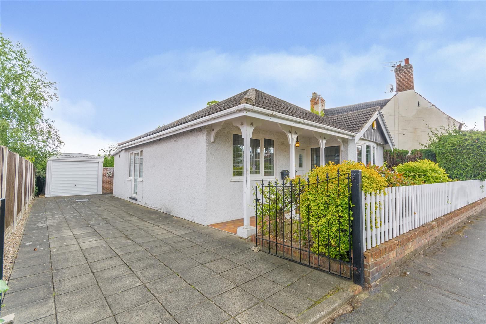 2 bed detached bungalow for sale in High Road, Beeston, Nottingham NG9