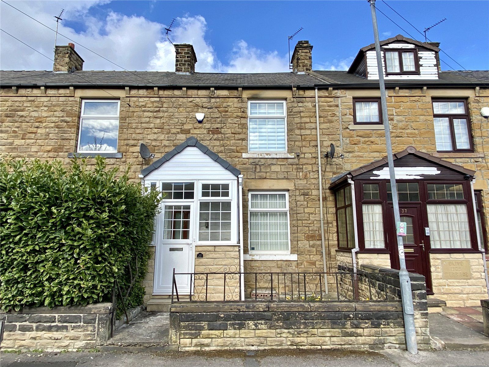 3 bed terraced house for sale in Victoria Road, Thornhill Lees