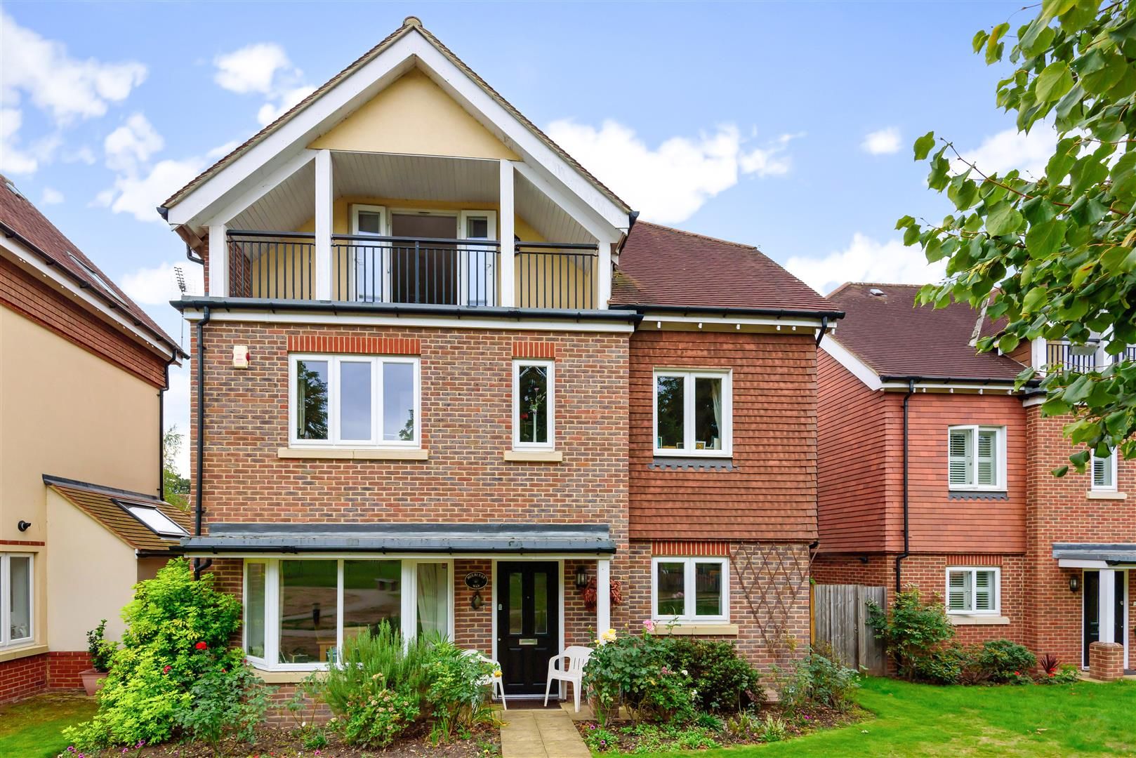 5 bed detached house for sale in Mulberry Way, Ashtead KT21 Zoopla