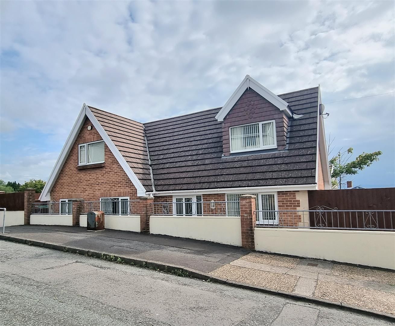 4 bed detached bungalow for sale in Parkhill Terrace, Treboeth, Swansea