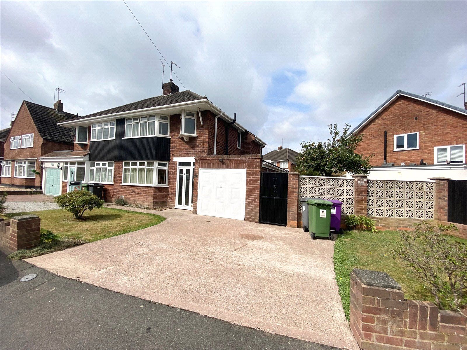 3 bed semidetached house for sale in Taunton Avenue, Wolverhampton