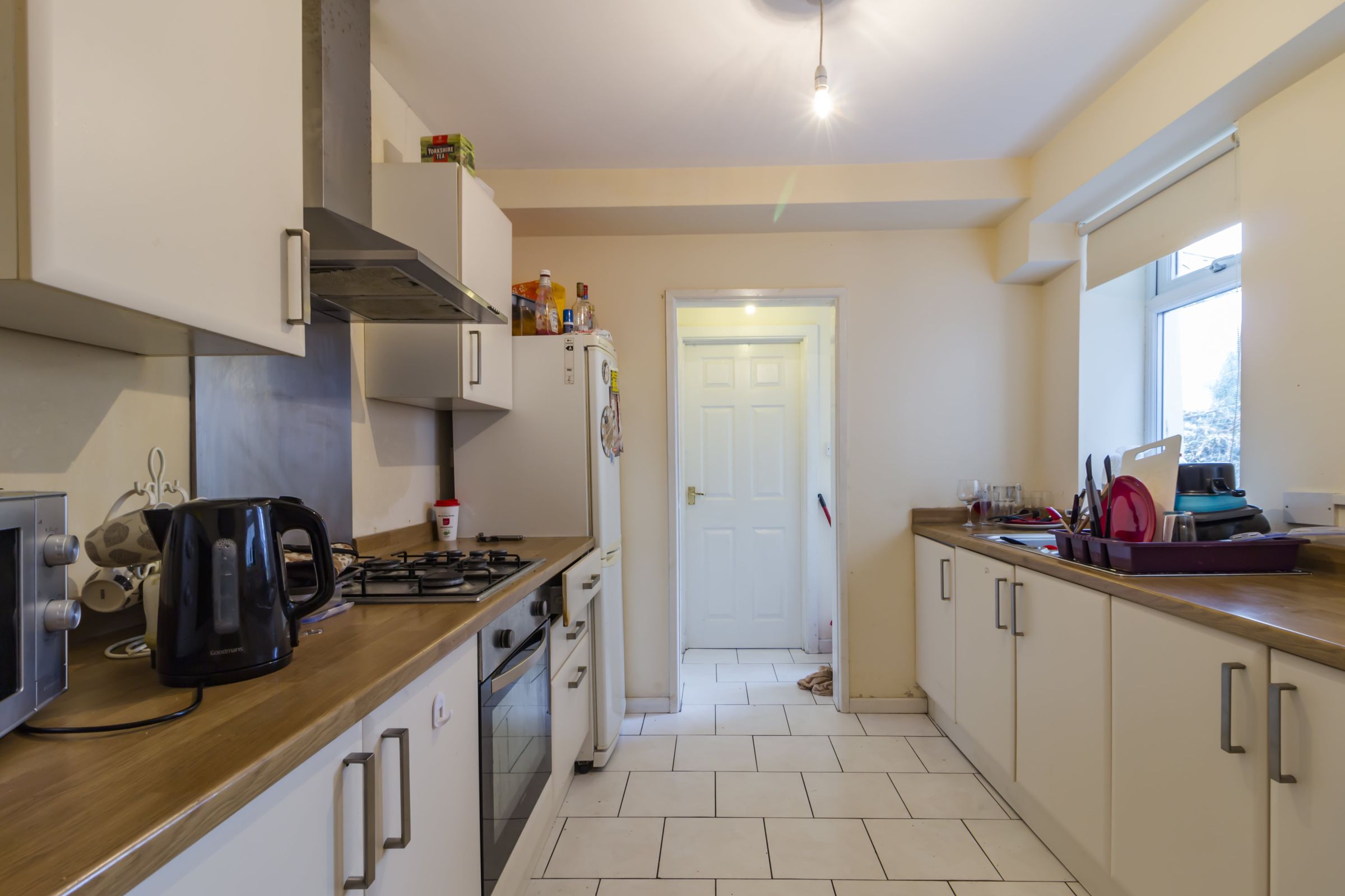 4 bed terraced house to rent in Queen Street, Treforest, Pontypridd