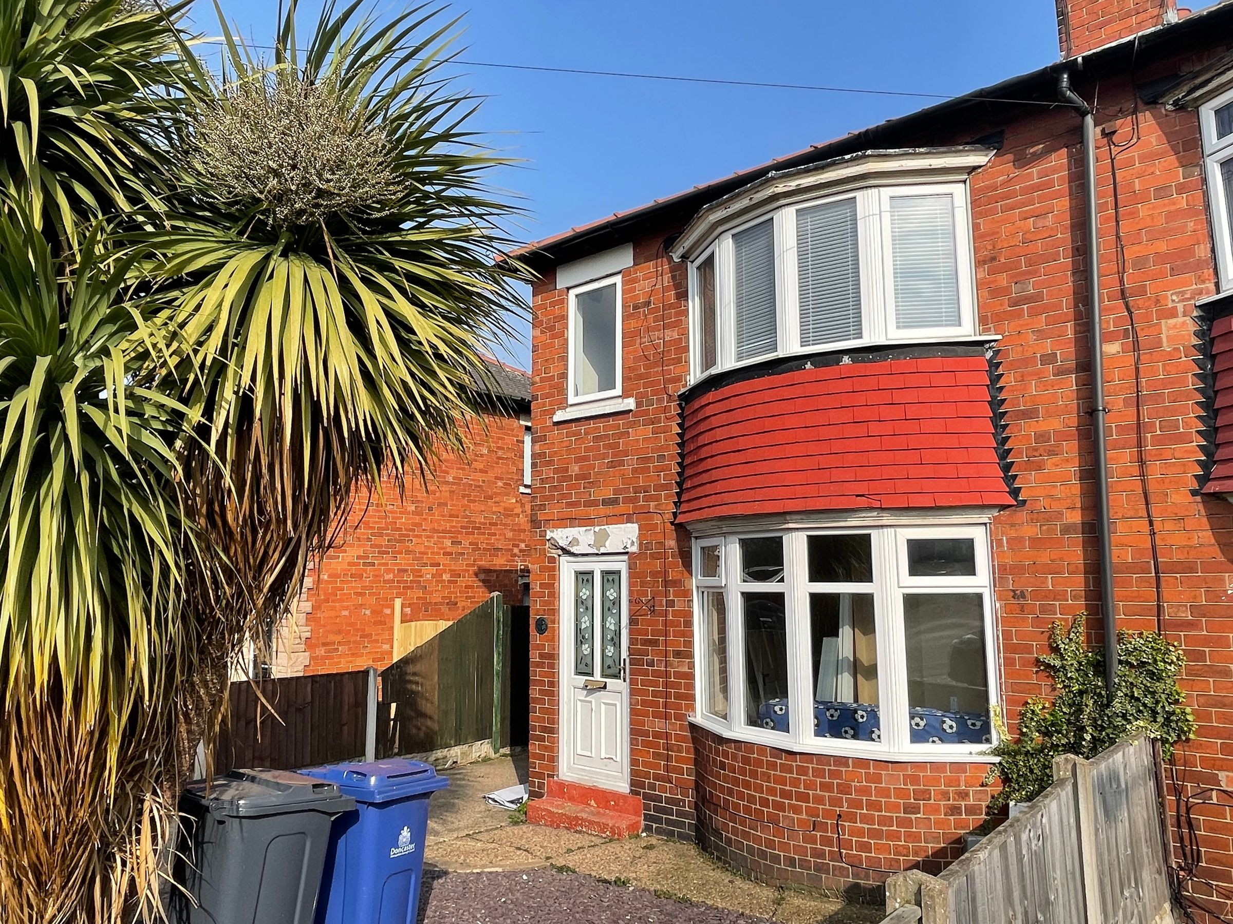 3 bed semidetached house for sale in Ingleborough Drive, Doncaster DN5