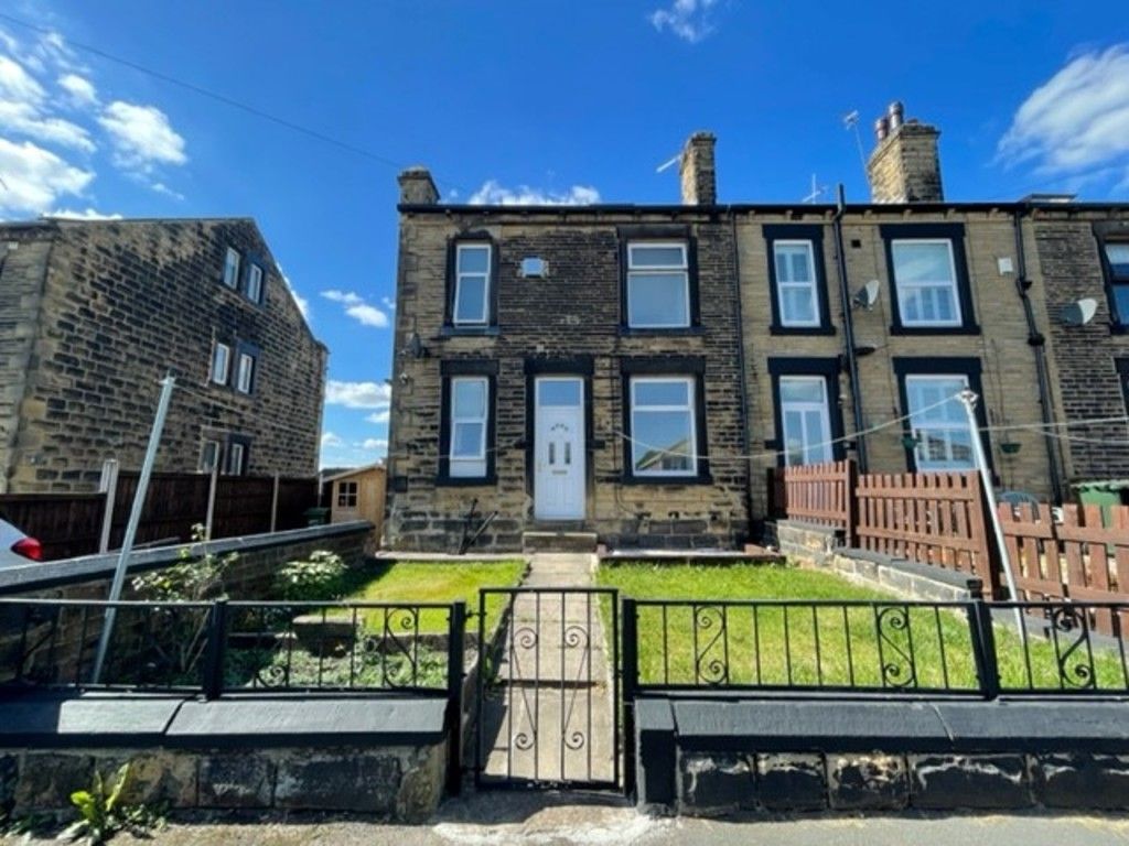 2 bed end terrace house for sale in Springfield Lane, Morley, Leeds