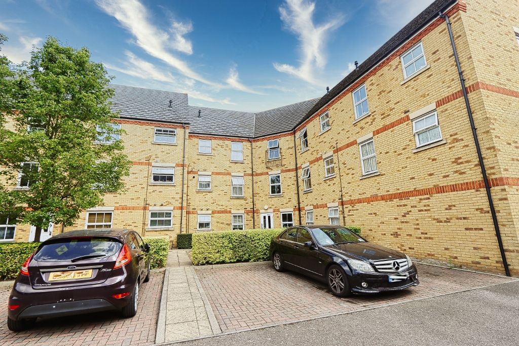 2 bed flat for sale in Green Park Court, Kew Close, Romford RM1 Zoopla