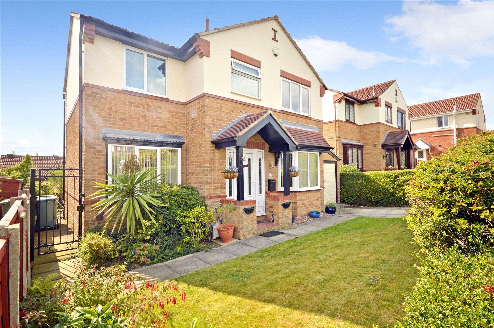 4 bed detached house for sale in Thirlmere Gardens, Beeston, Leeds LS11