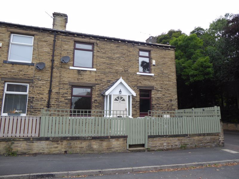 2 bed terraced house to rent in Holme Street, Lightcliffe, Halifax HX3