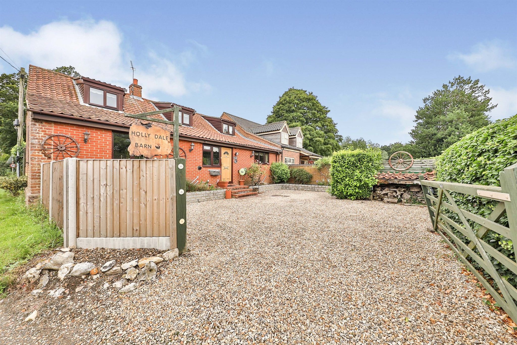 4 bed barn conversion for sale in Dereham Road, Mattishall, Dereham