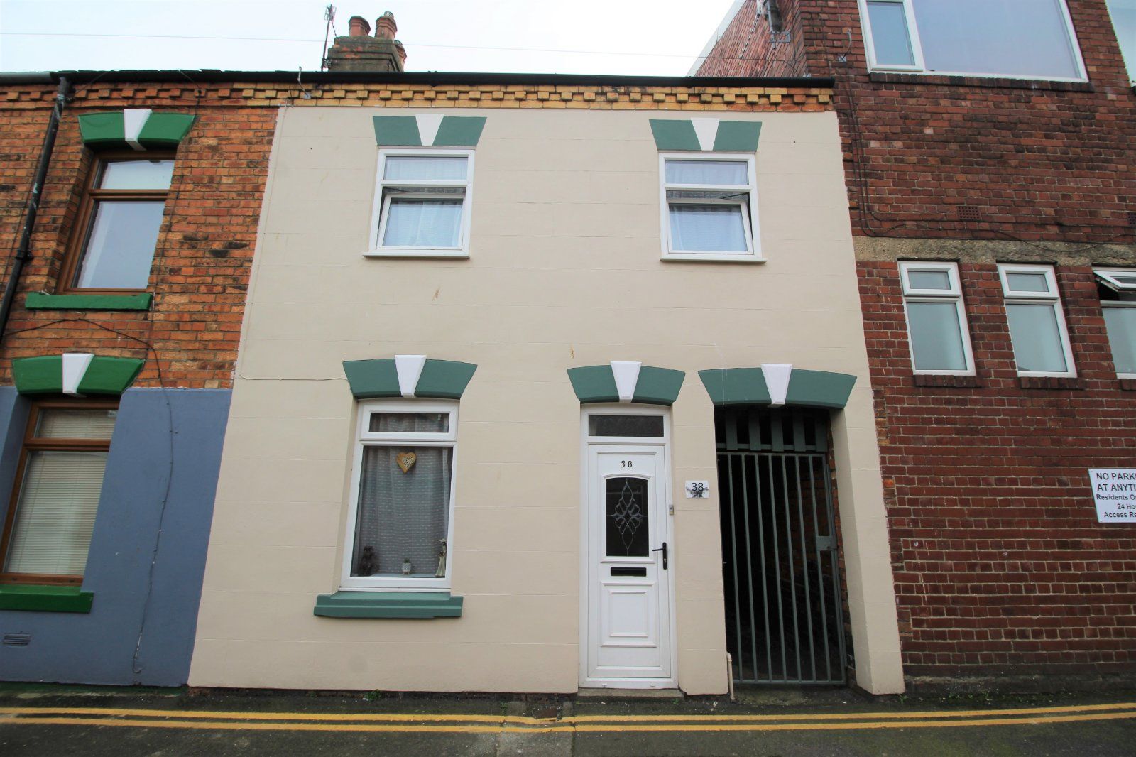 3 bed terraced house for sale in Gladstone Lane, Scarborough, North