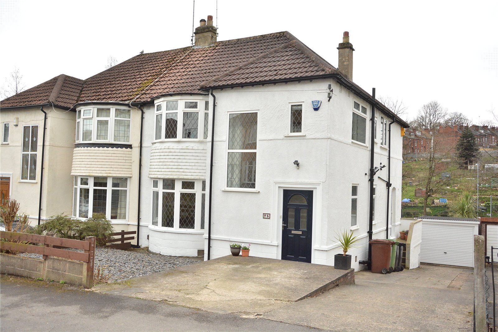 4 bed semidetached house for sale in Allerton Grange Vale, Chapel