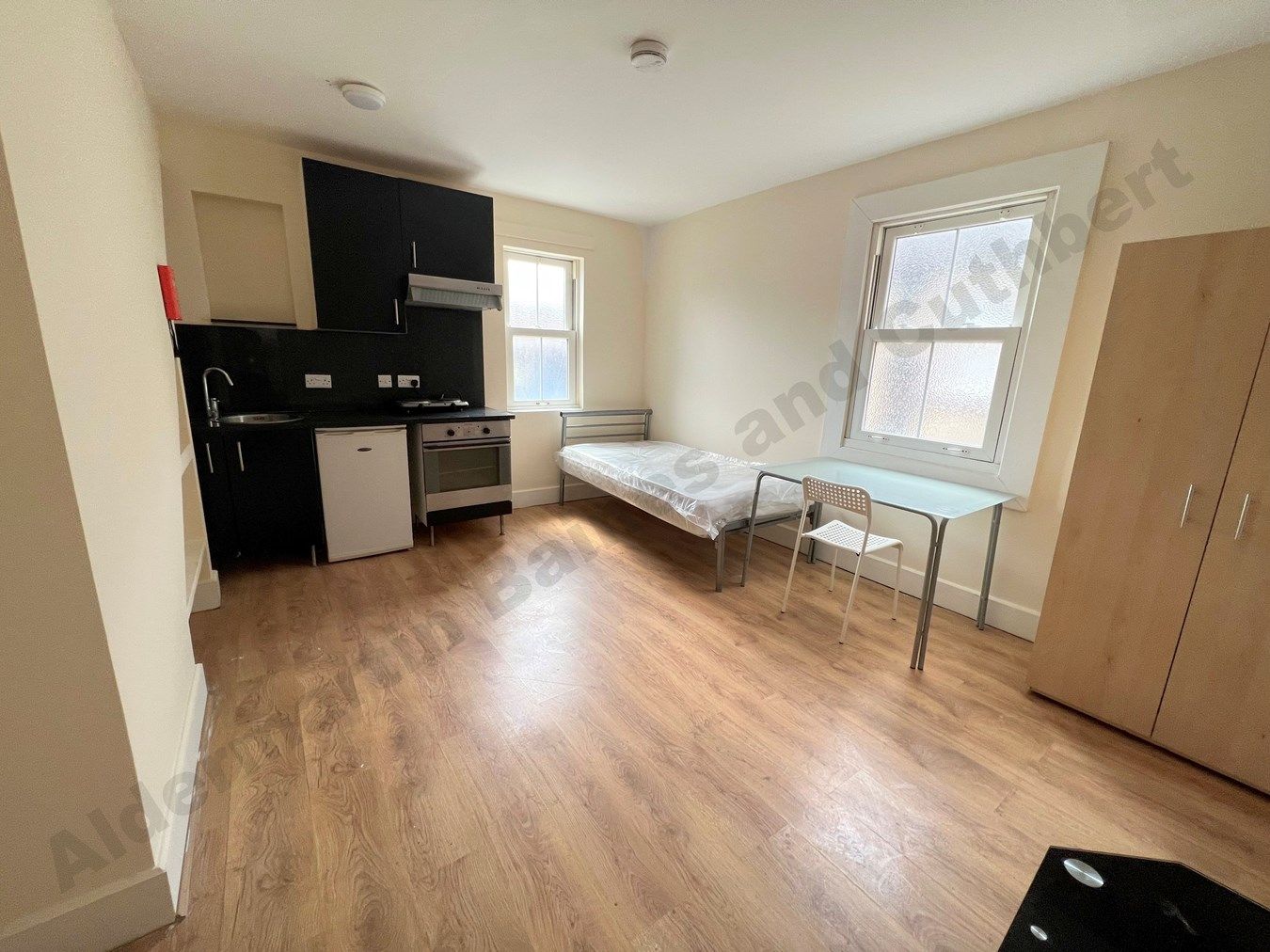 Studio to rent in Golders Green Road, London NW11 Zoopla