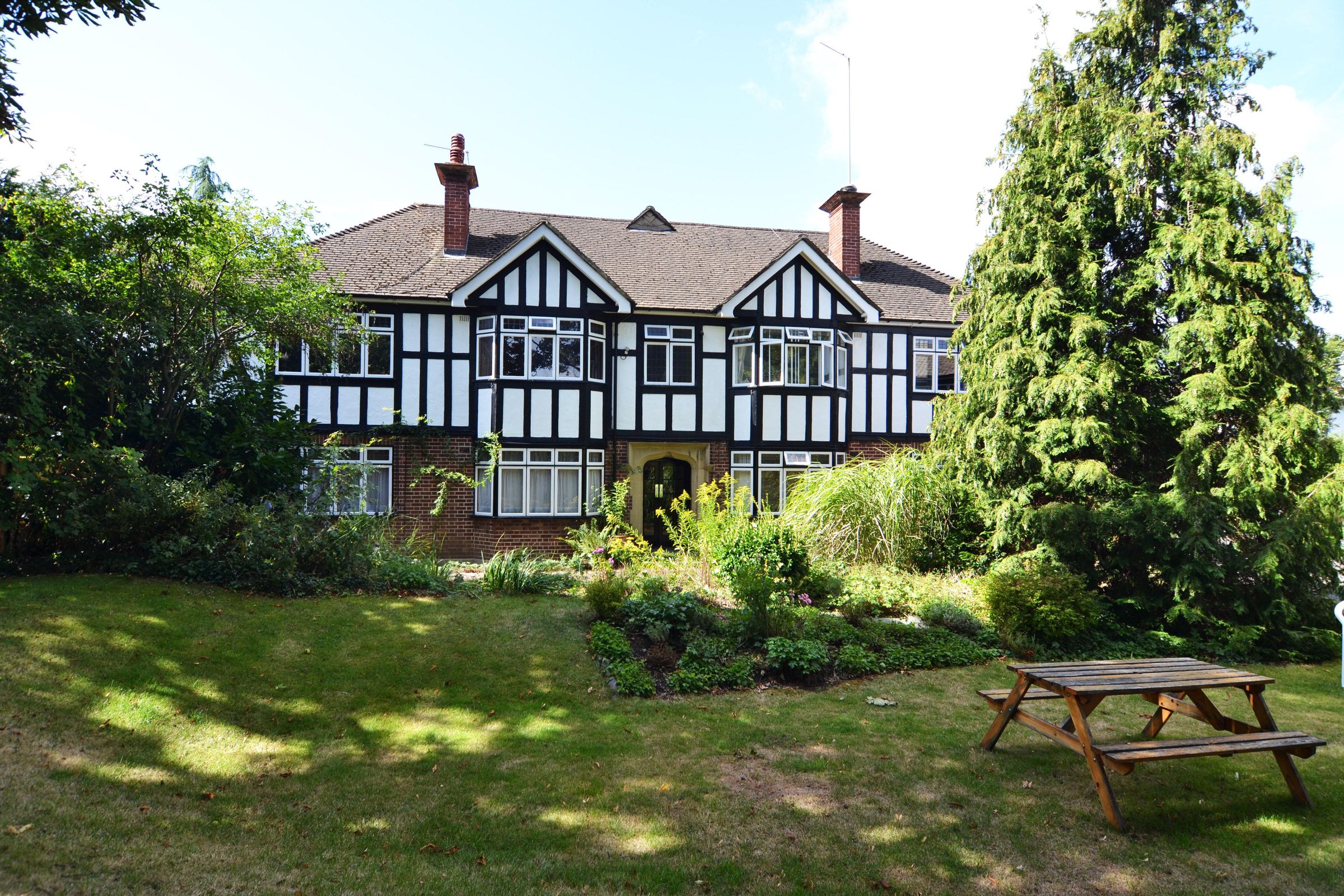 2 bed flat for sale in Queens Road, Teddington, Middlesex TW11 Zoopla