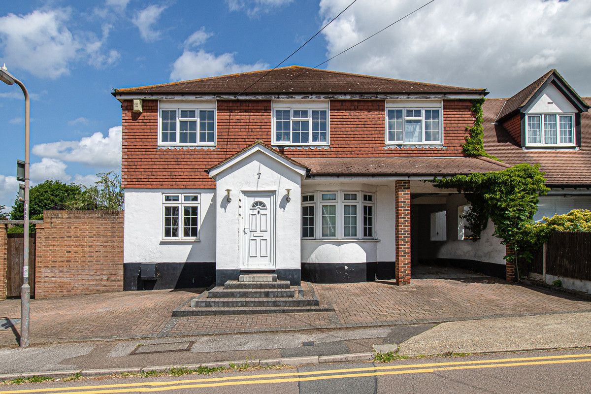 5 bed detached house for sale in St. Marys Drive, Benfleet SS7 Zoopla