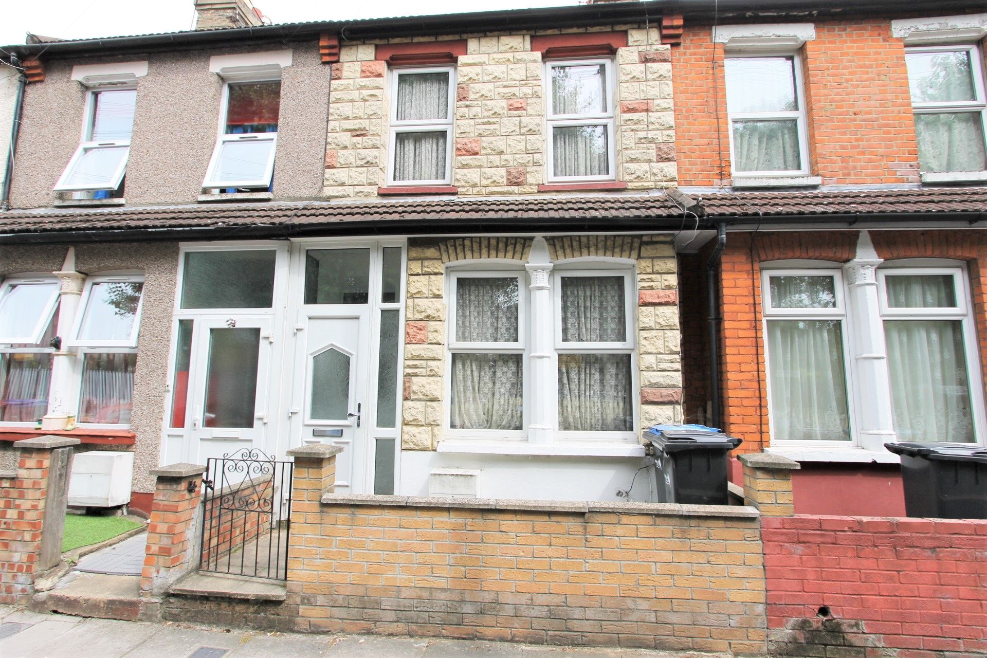 2 bed property for sale in Ascot Road, London N18 Zoopla