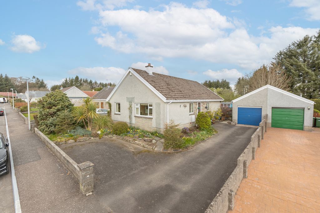 3 bed detached bungalow for sale in 11 Broomwell Gardens, Monikie DD5