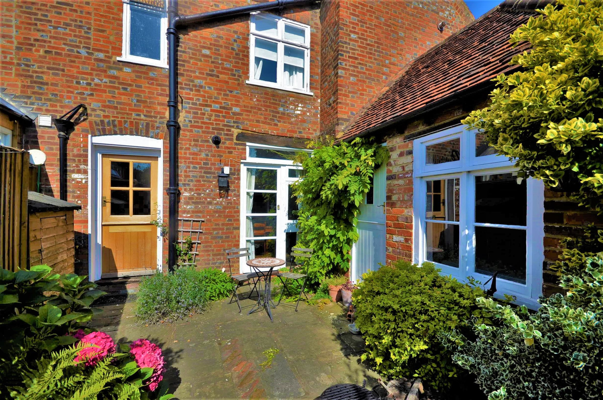 1 bed flat to rent in Tylesworth, Whielden Green, Amersham, Bucks HP7