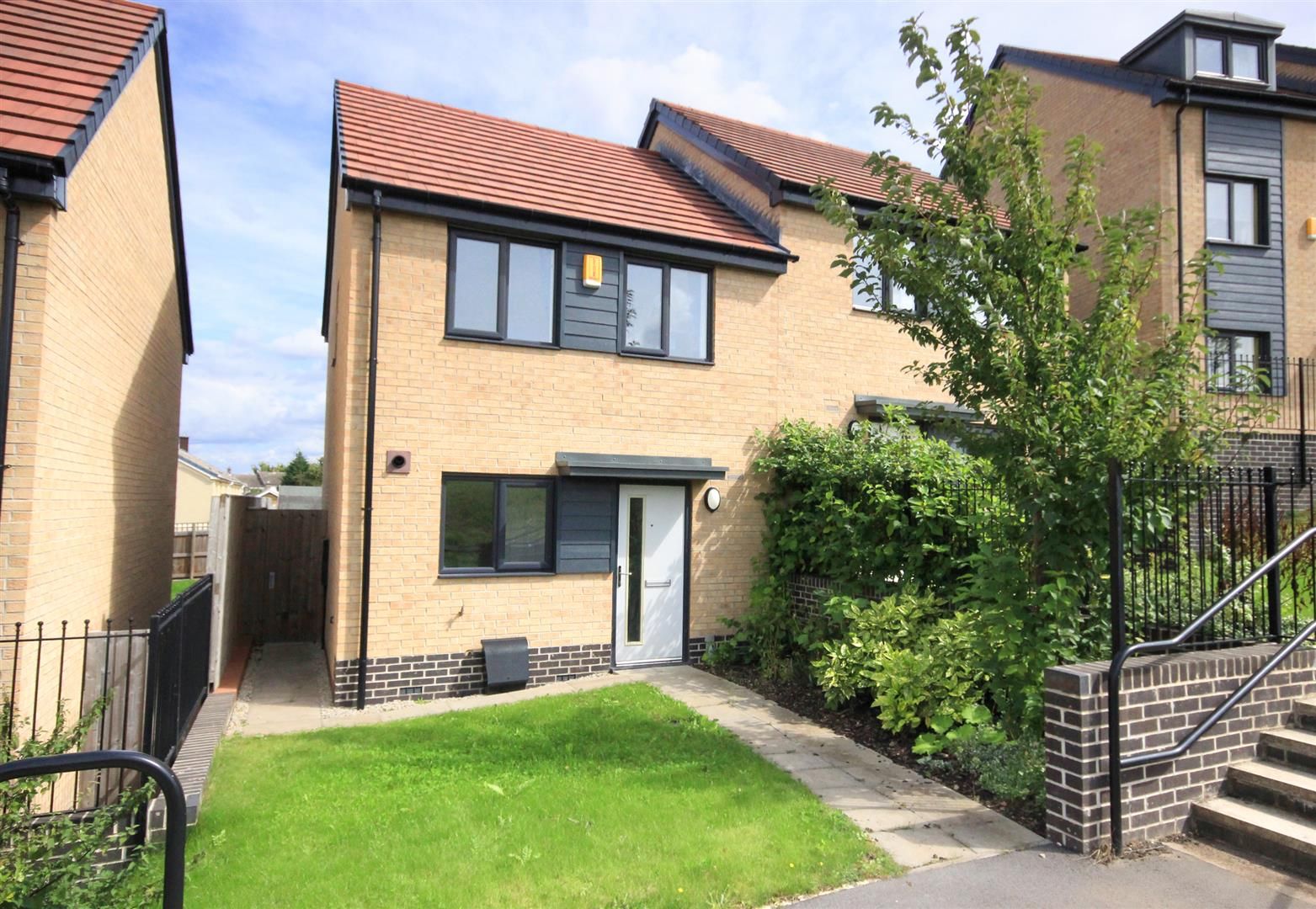 2 bed semidetached house for sale in Broomhouse Lane, Edlington