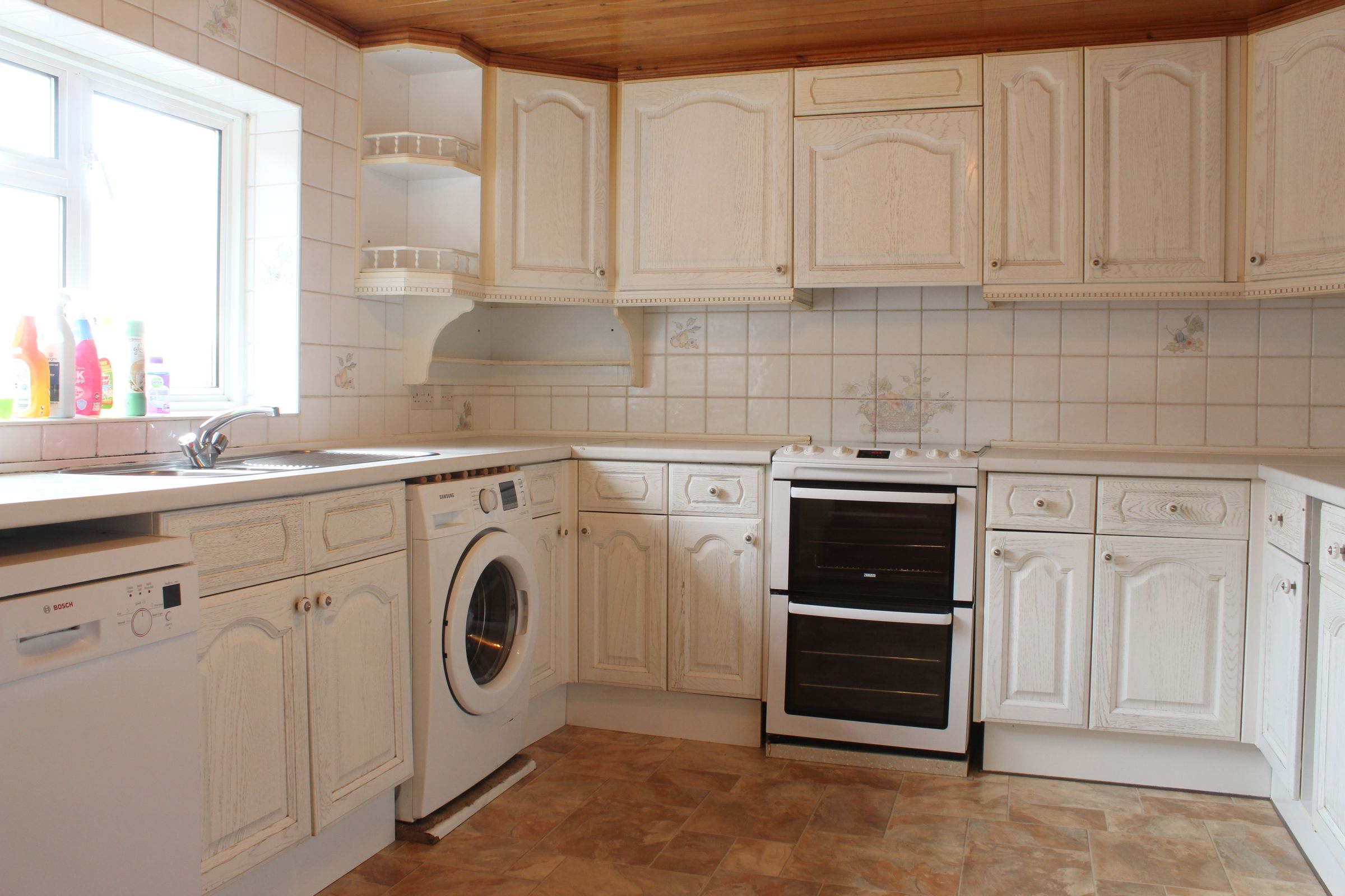 2 bed flat to rent in Quarry Hill, Godalming GU7 Zoopla
