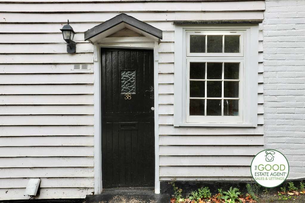 2 bed end terrace house for sale in York Hill, Loughton IG10 Zoopla