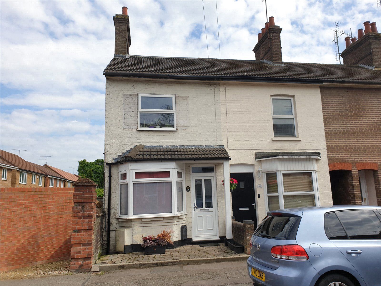 2 bed end terrace house for sale in Street, Dunstable