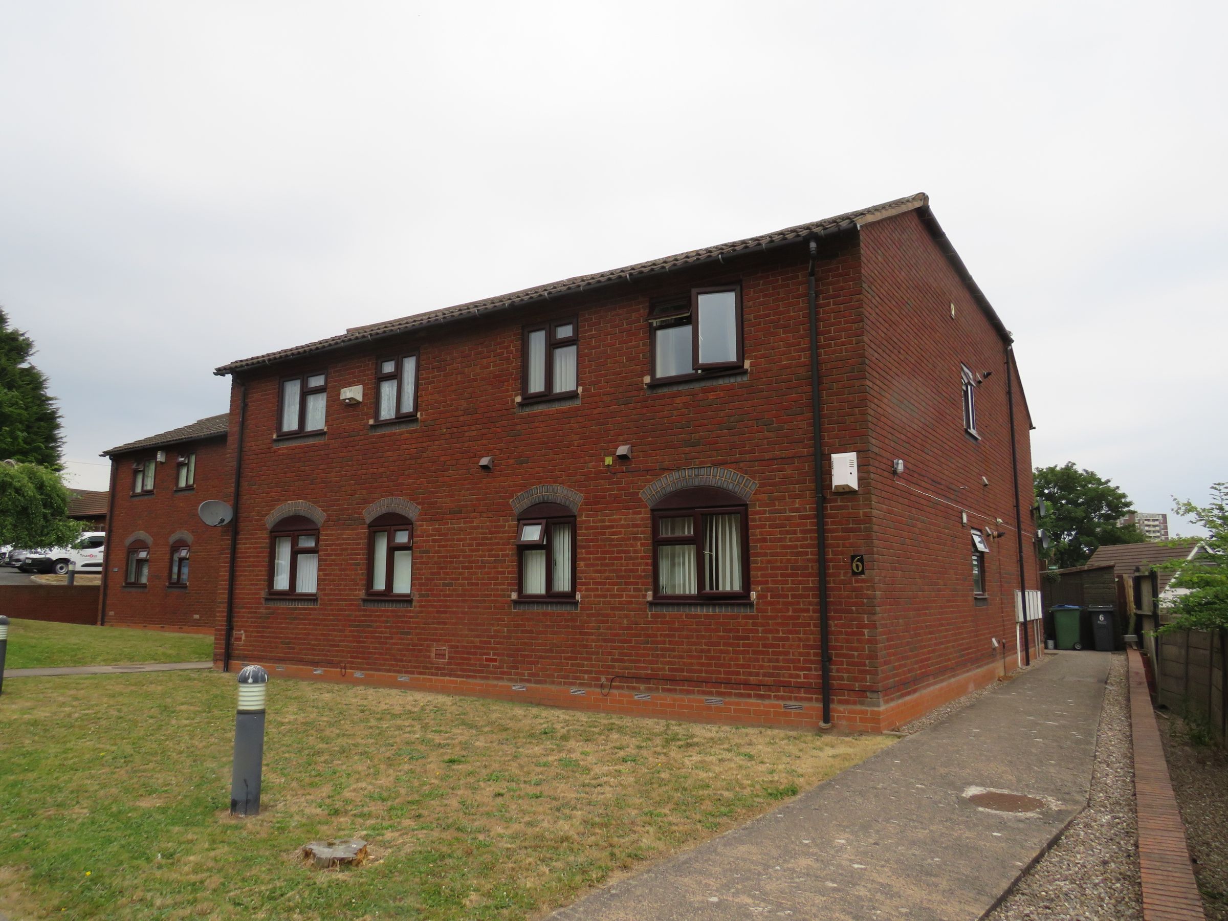 2 bed flat to rent in The Pineways, Oldbury B69 Zoopla
