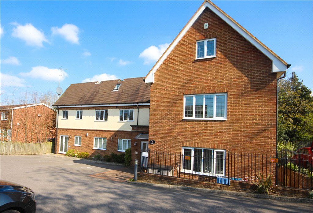 2 bed flat for sale in Monteagle Lane, Yateley, Hampshire GU46 Zoopla