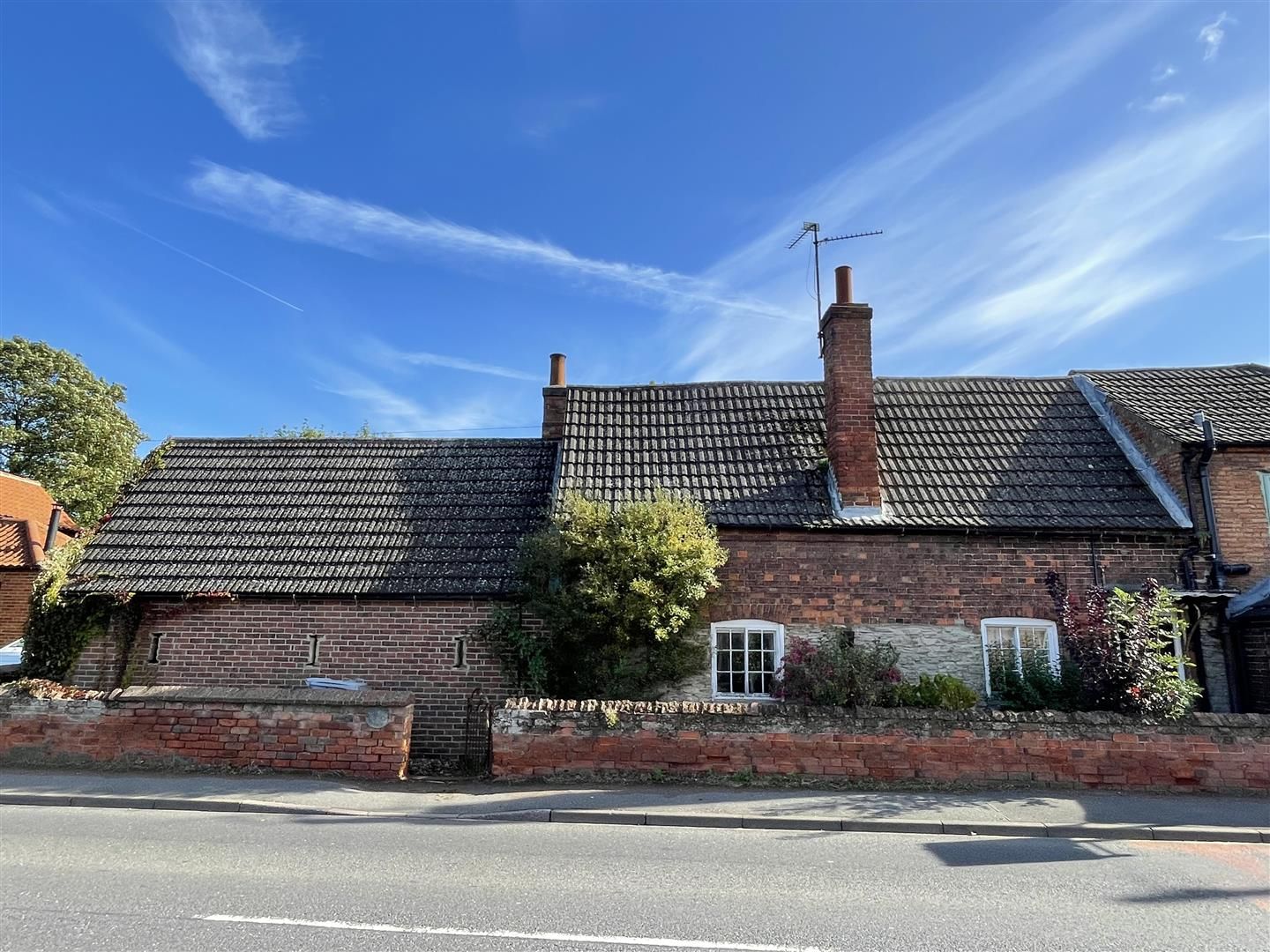 2 bed cottage for sale in Besthorpe Road, Collingham, Newark NG23 Zoopla