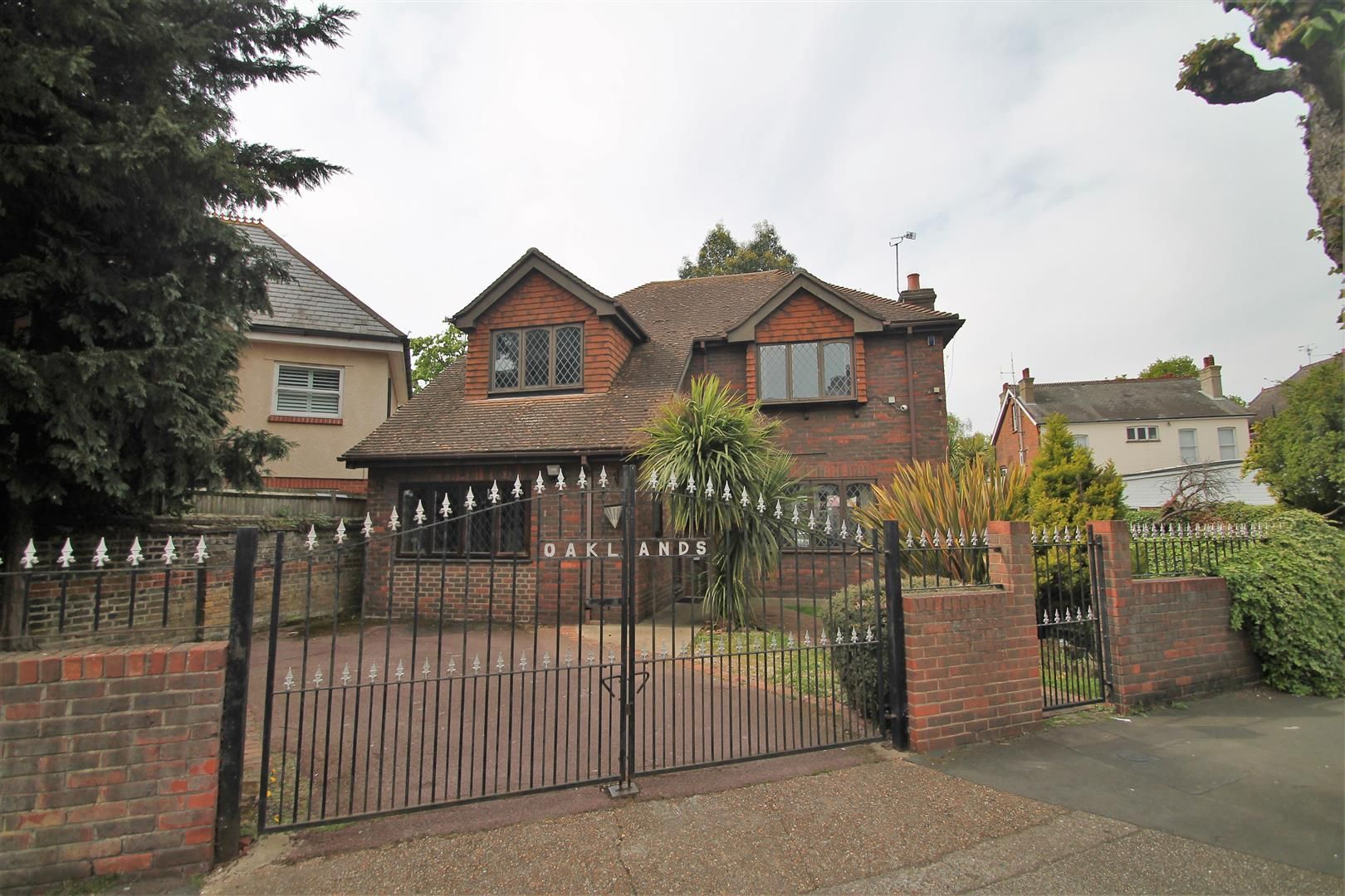 3 bed detached house for sale in The Avenue, Gravesend DA11 Zoopla