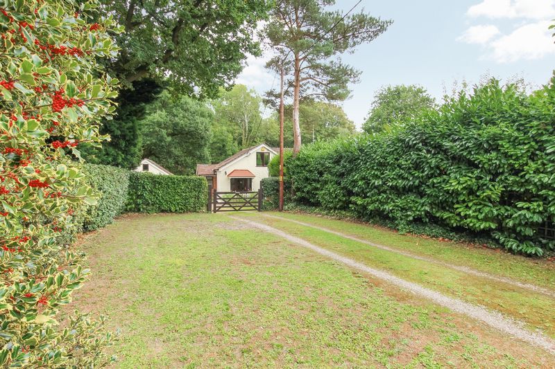 3 bed detached house for sale in South Hanningfield Road, Wickford SS11